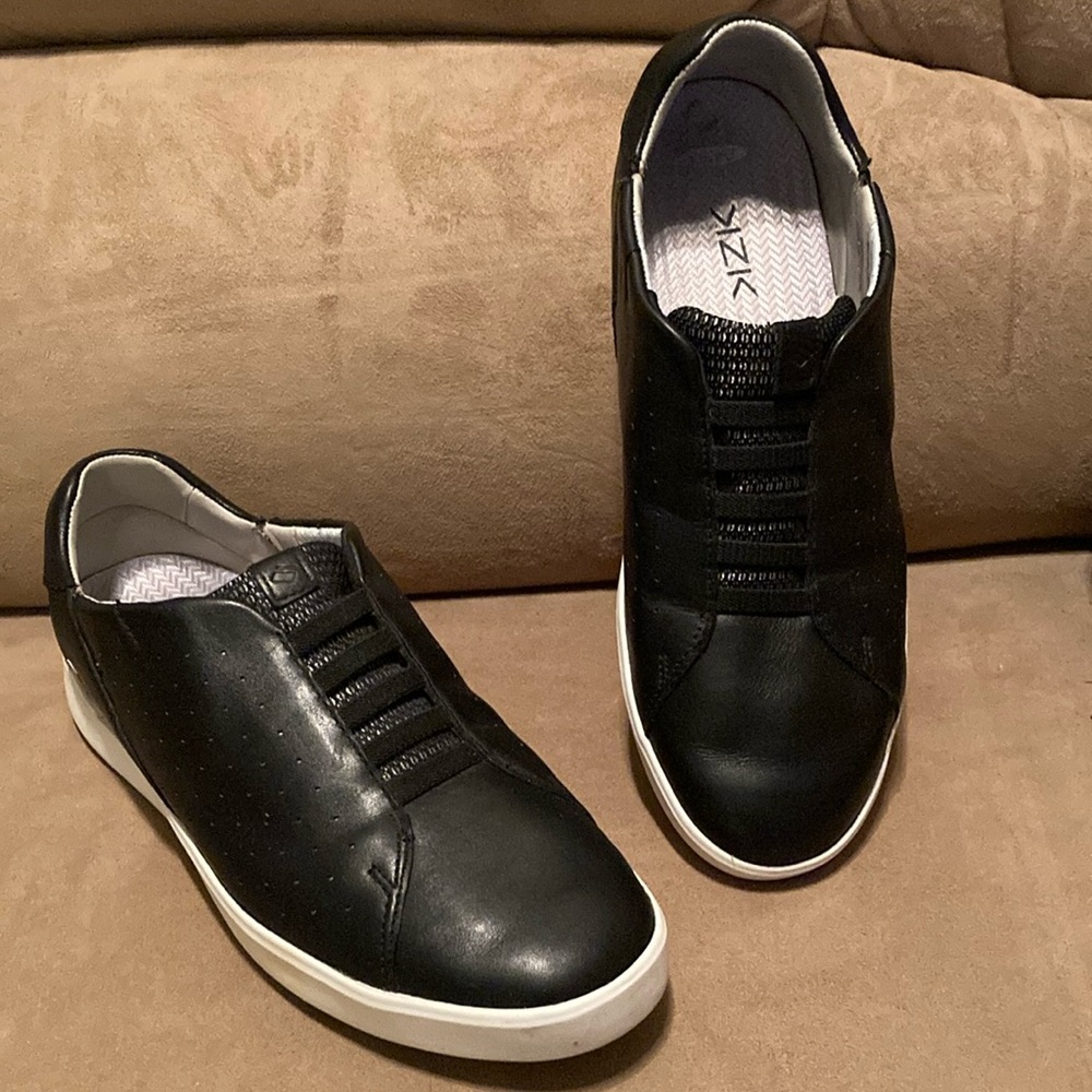Kizik Miami Leather Slip on shoes, Size 9M, Black,Light Wear,Excellent condition